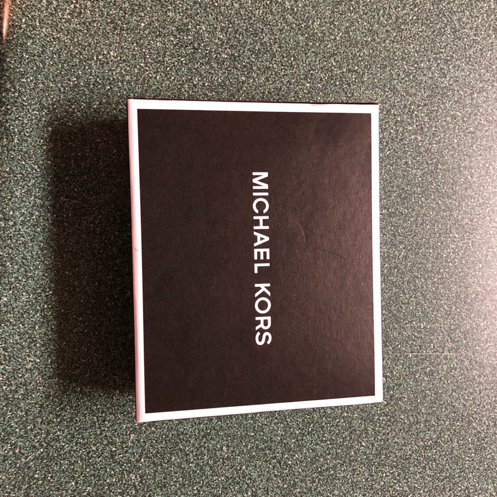 Michael Kors men’s wallet MSRP $88 brand new